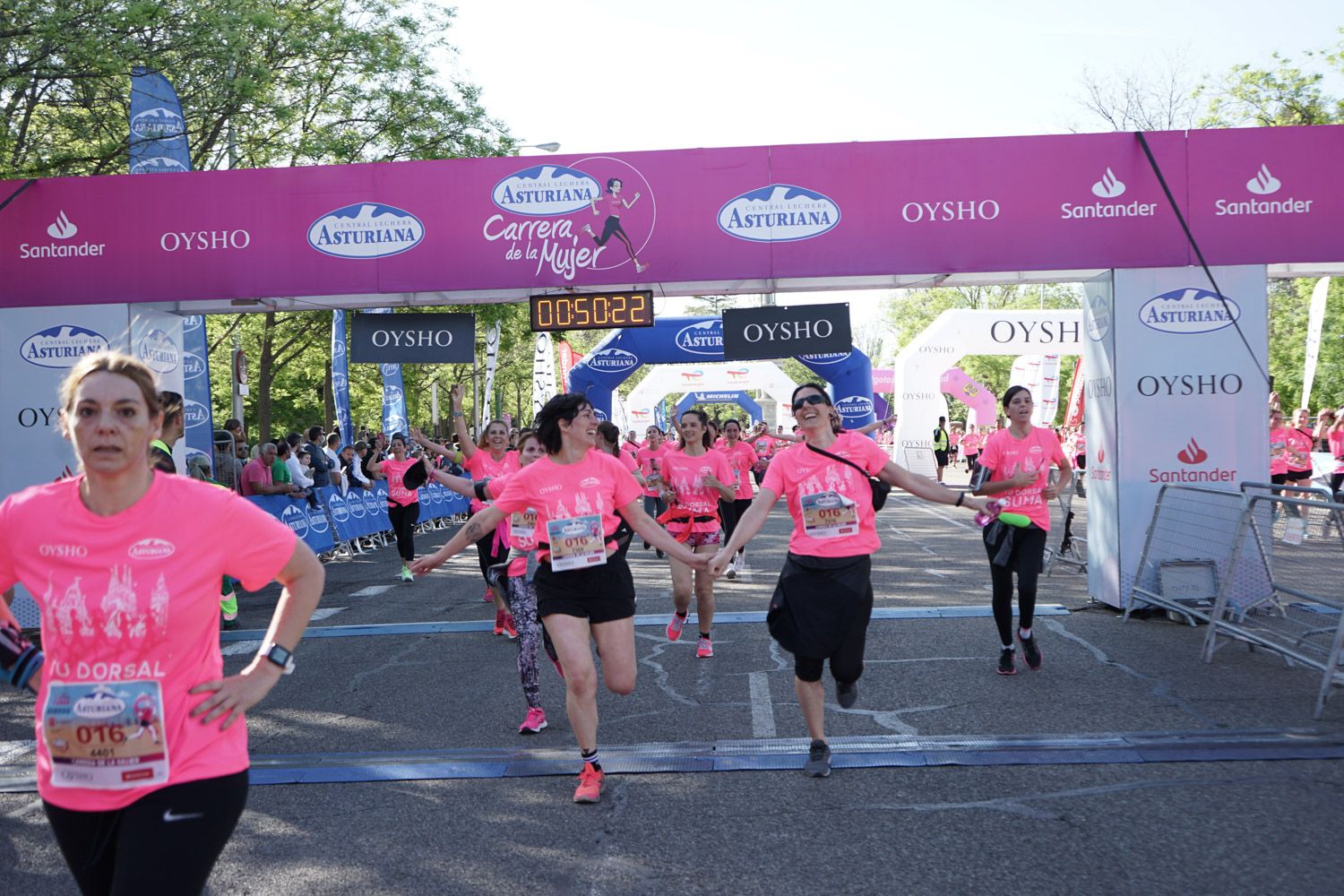 Todas las fotos de meta de la Carrera de la Mujer de Madrid 03389