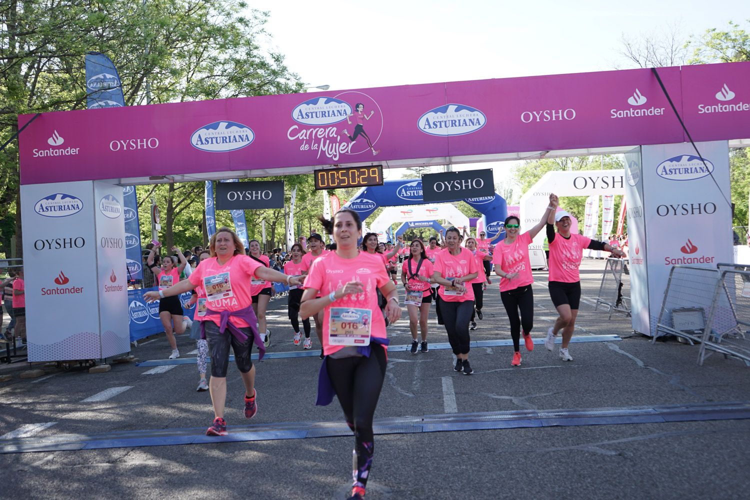 Todas las fotos de meta de la Carrera de la Mujer de Madrid 03391