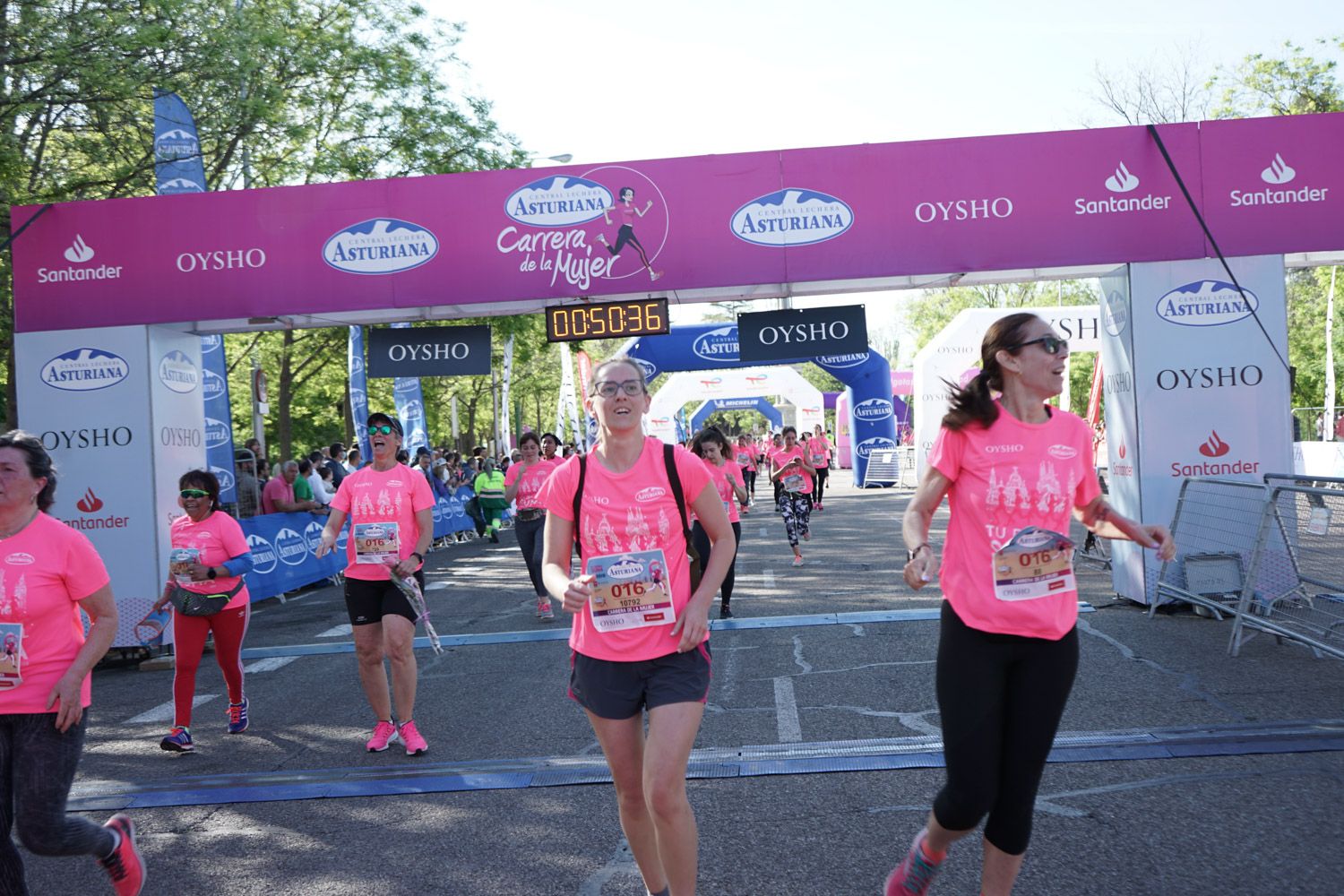 Todas las fotos de meta de la Carrera de la Mujer de Madrid 03393