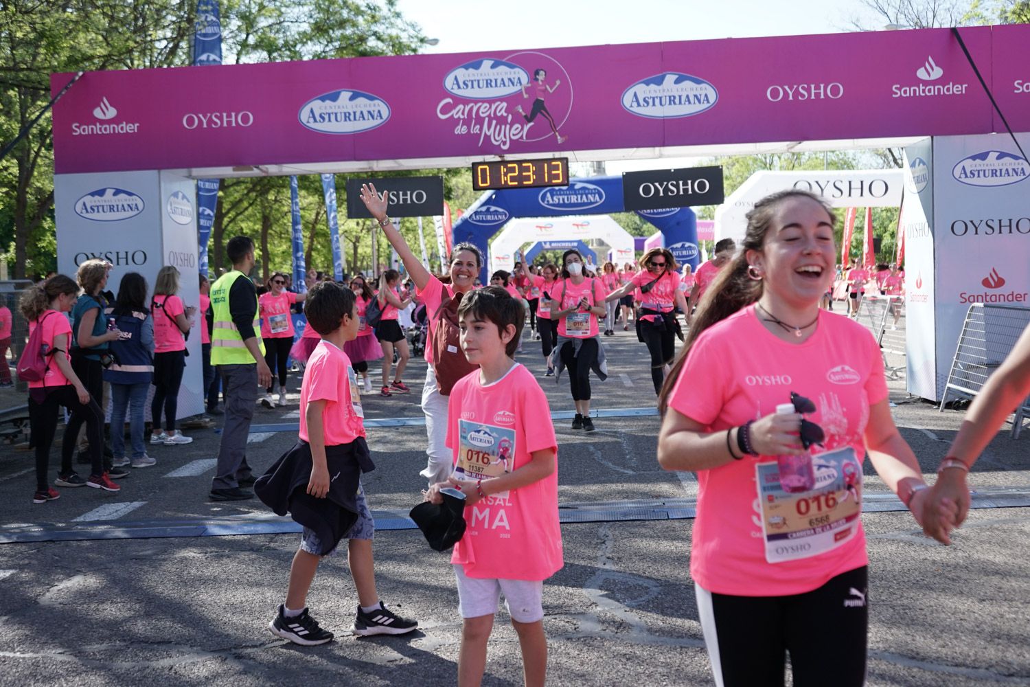 Todas las fotos de meta de la Carrera de la Mujer de Madrid 03744