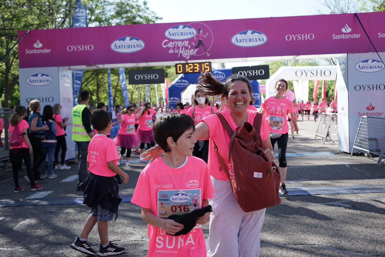 Todas las fotos de meta de la Carrera de la Mujer de Madrid 03745