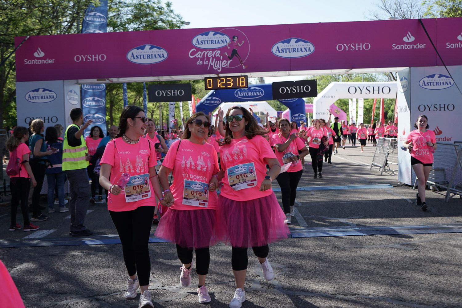 Todas las fotos de meta de la Carrera de la Mujer de Madrid 03746