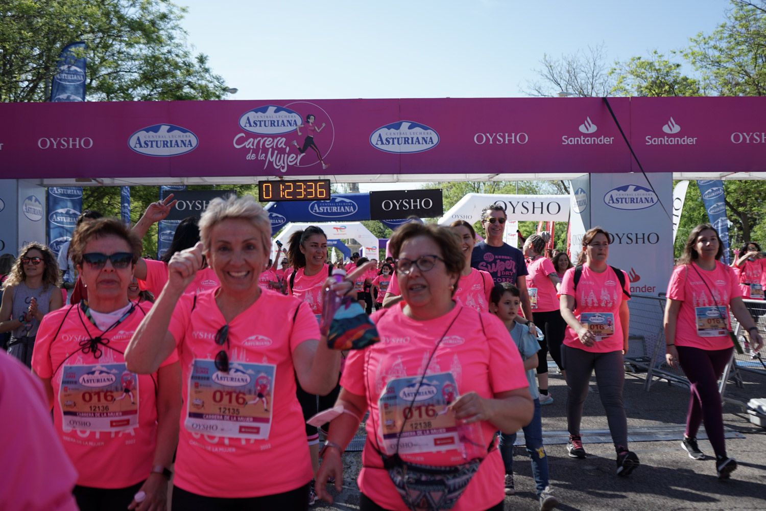 Todas las fotos de meta de la Carrera de la Mujer de Madrid 03750