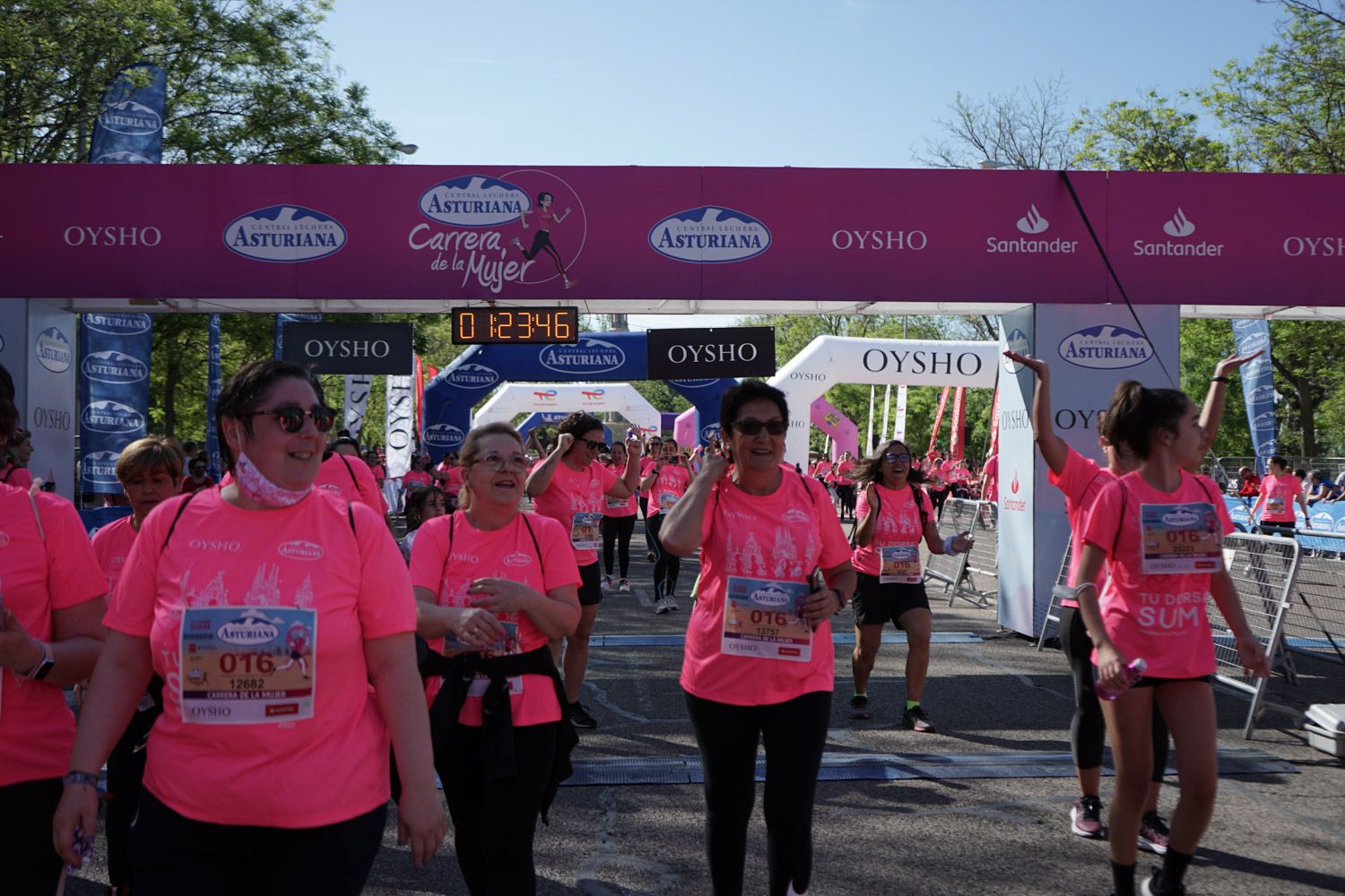 Todas las fotos de meta de la Carrera de la Mujer de Madrid 03752