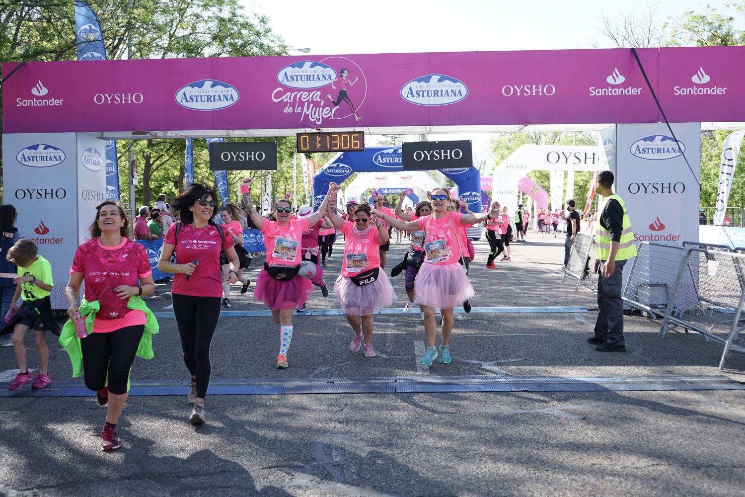 Todas las fotos de meta de la Carrera de la Mujer de Madrid 03644