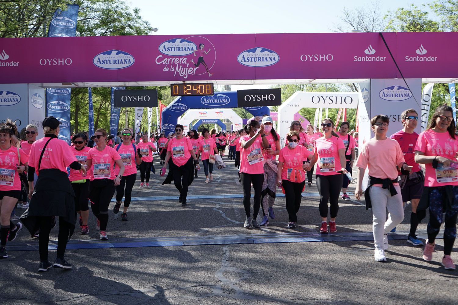 Todas las fotos de meta de la Carrera de la Mujer de Madrid 03755