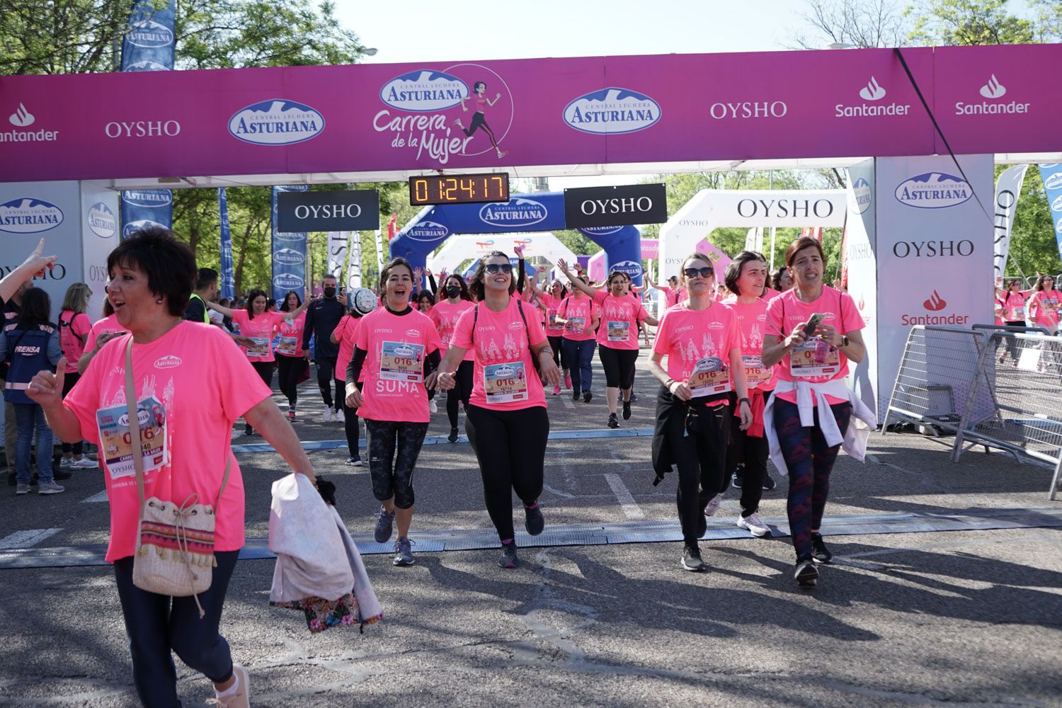 Todas las fotos de meta de la Carrera de la Mujer de Madrid 03758