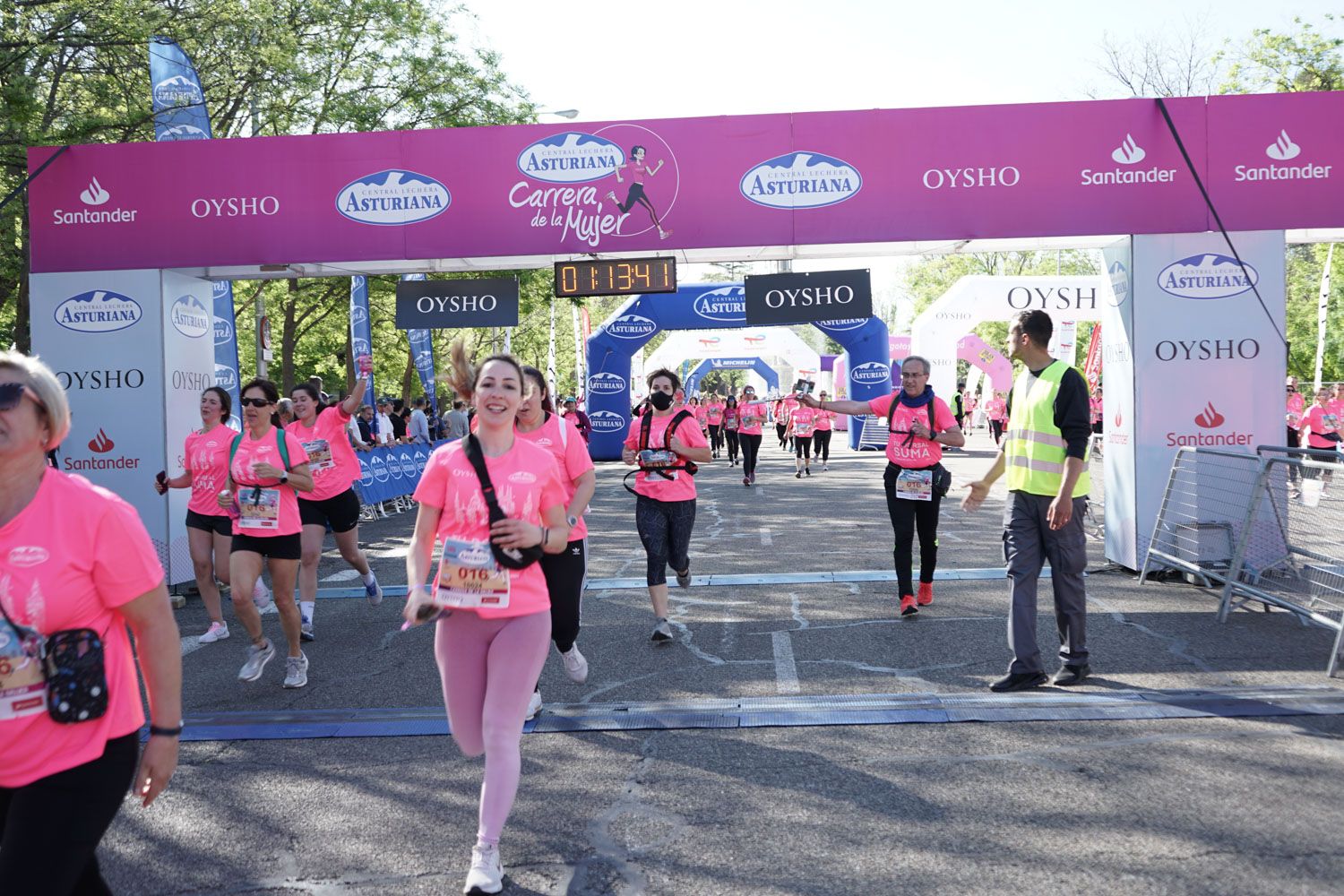 Todas las fotos de meta de la Carrera de la Mujer de Madrid 03652