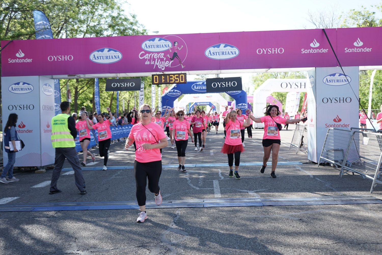 Todas las fotos de meta de la Carrera de la Mujer de Madrid 03655