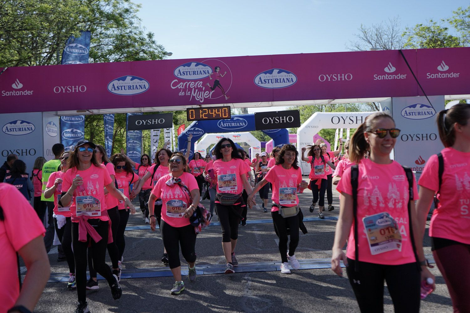 Todas las fotos de meta de la Carrera de la Mujer de Madrid 03764