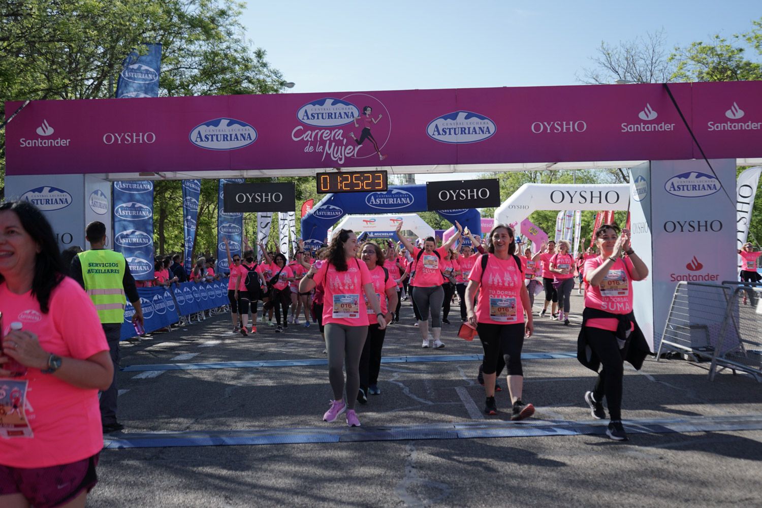 Todas las fotos de meta de la Carrera de la Mujer de Madrid 03769