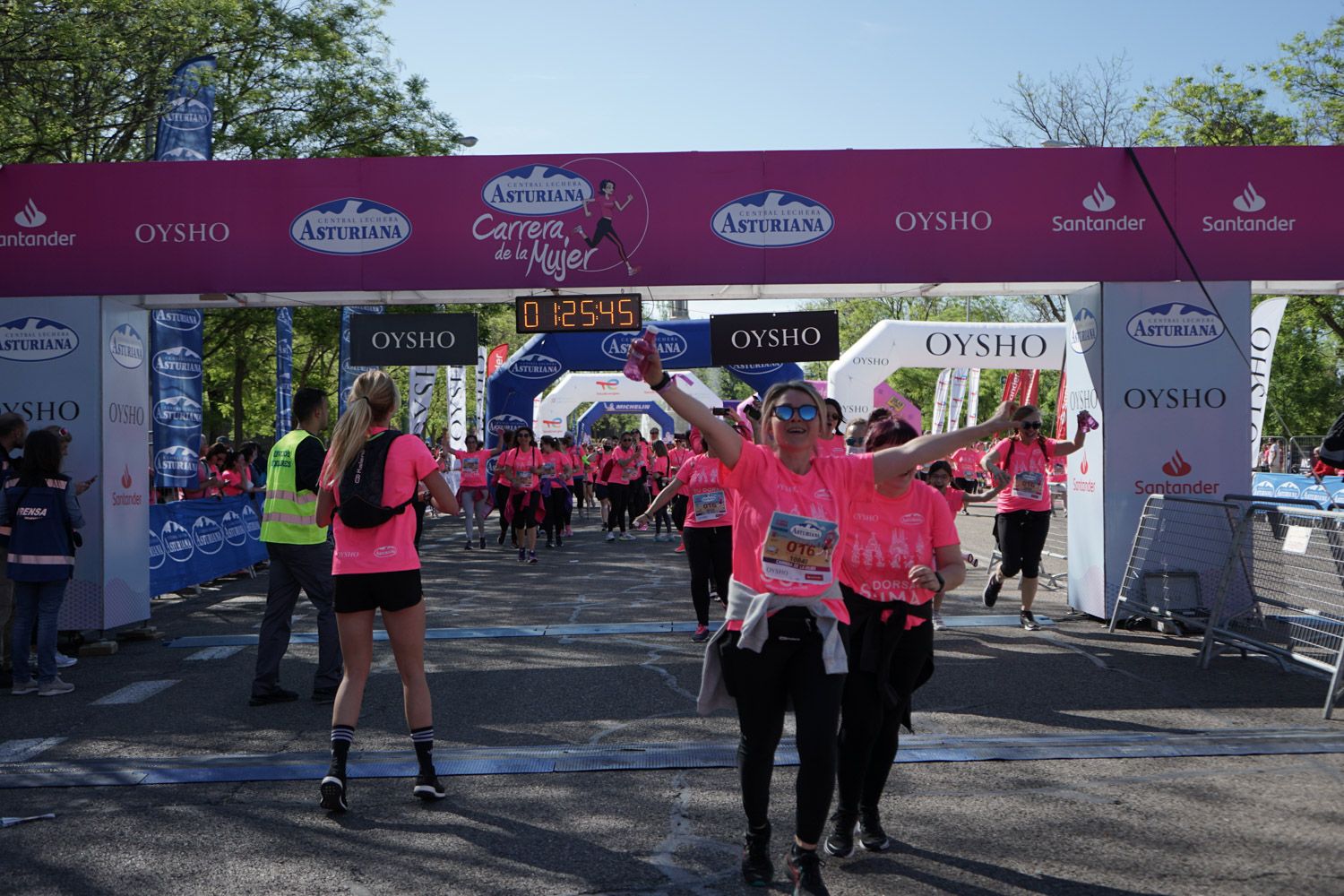 Todas las fotos de meta de la Carrera de la Mujer de Madrid 03772