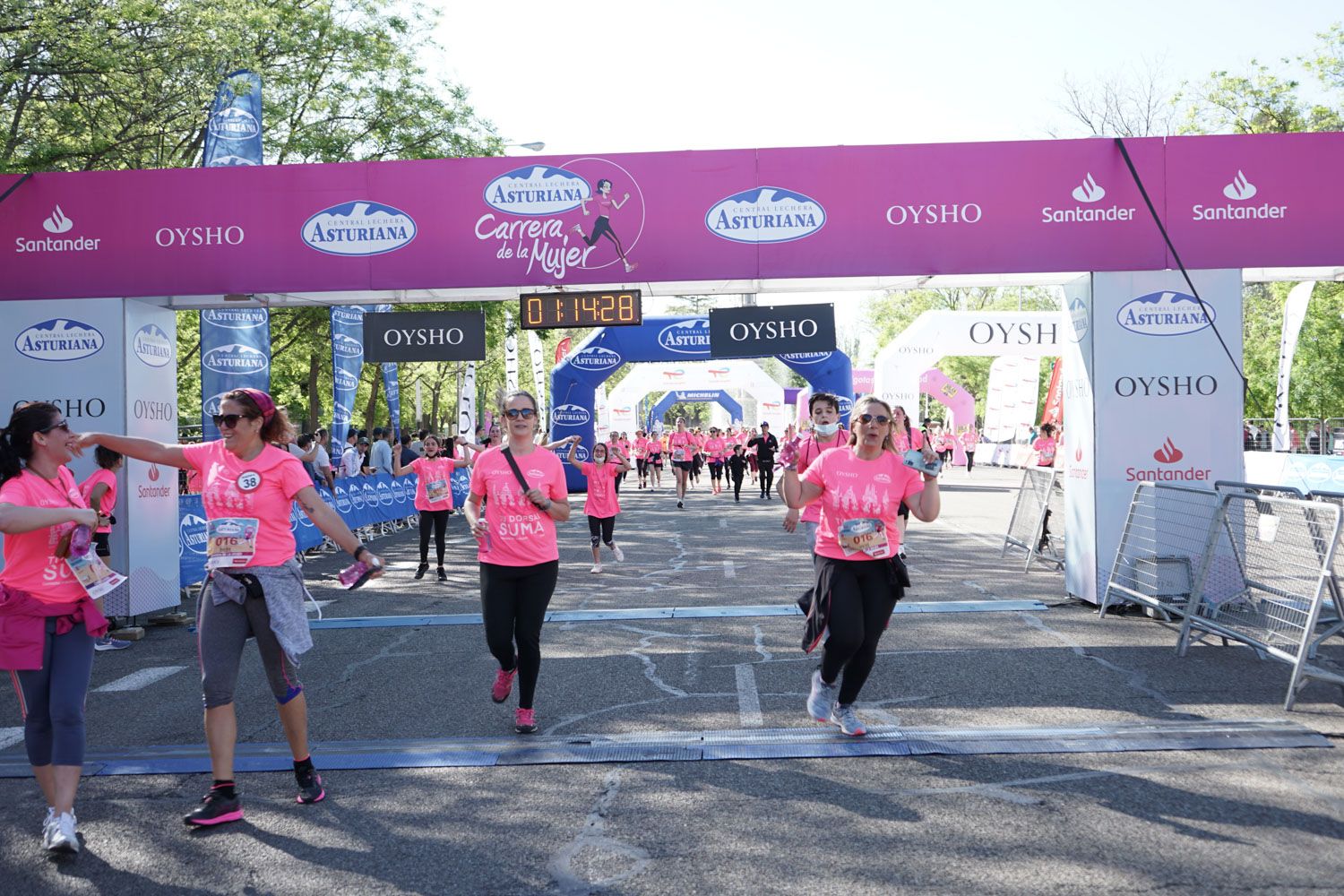Todas las fotos de meta de la Carrera de la Mujer de Madrid 03664