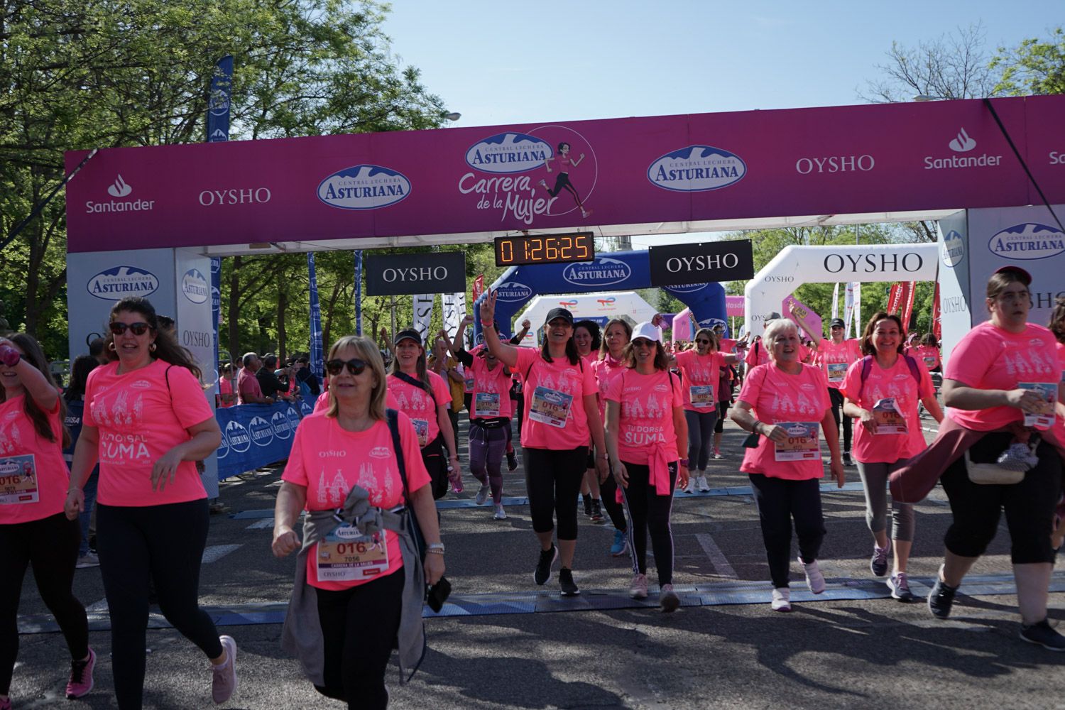 Todas las fotos de meta de la Carrera de la Mujer de Madrid 03779