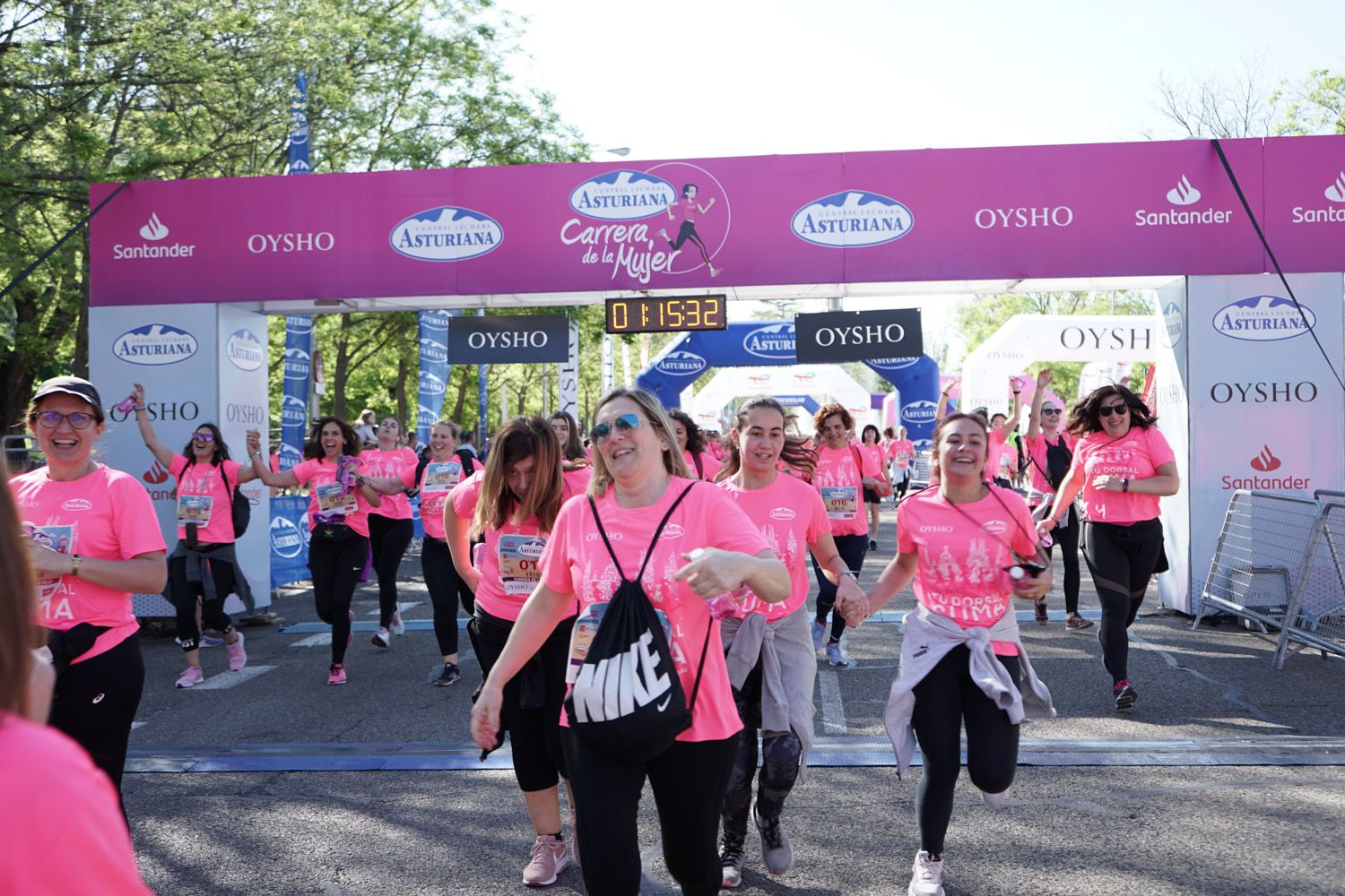 Todas las fotos de meta de la Carrera de la Mujer de Madrid 03674