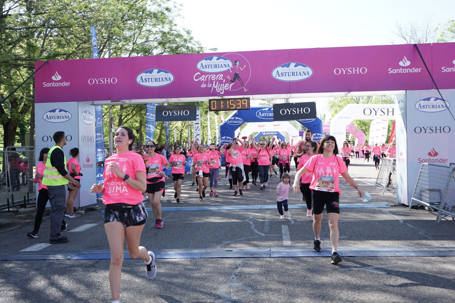Todas las fotos de meta de la Carrera de la Mujer de Madrid 03675
