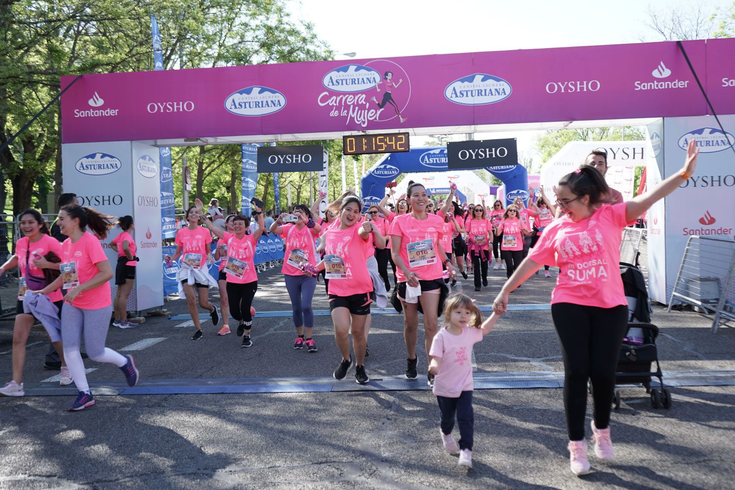 Todas las fotos de meta de la Carrera de la Mujer de Madrid 03676