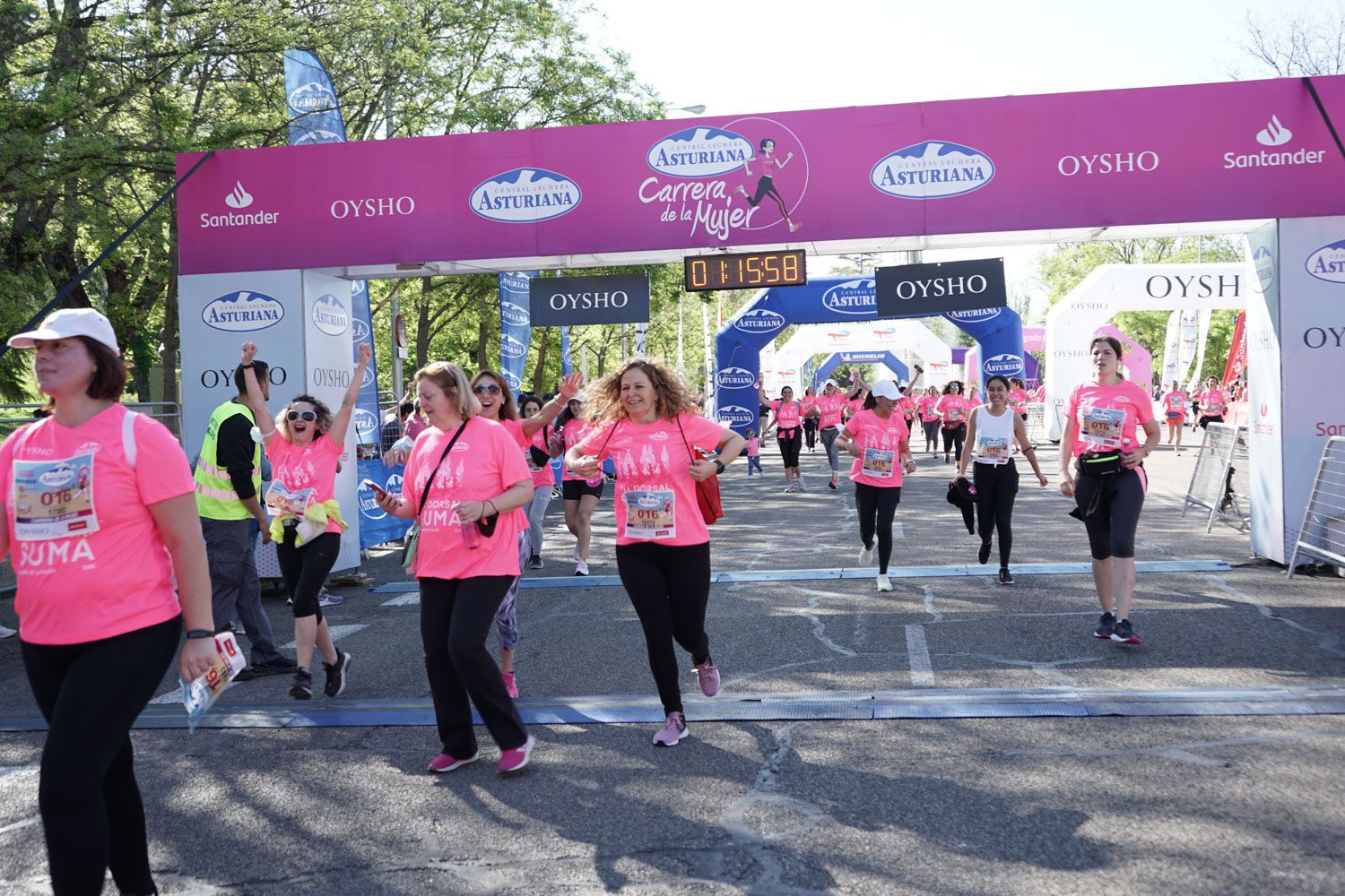Todas las fotos de meta de la Carrera de la Mujer de Madrid 03678