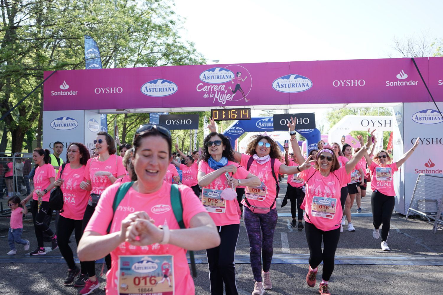 Todas las fotos de meta de la Carrera de la Mujer de Madrid 03681