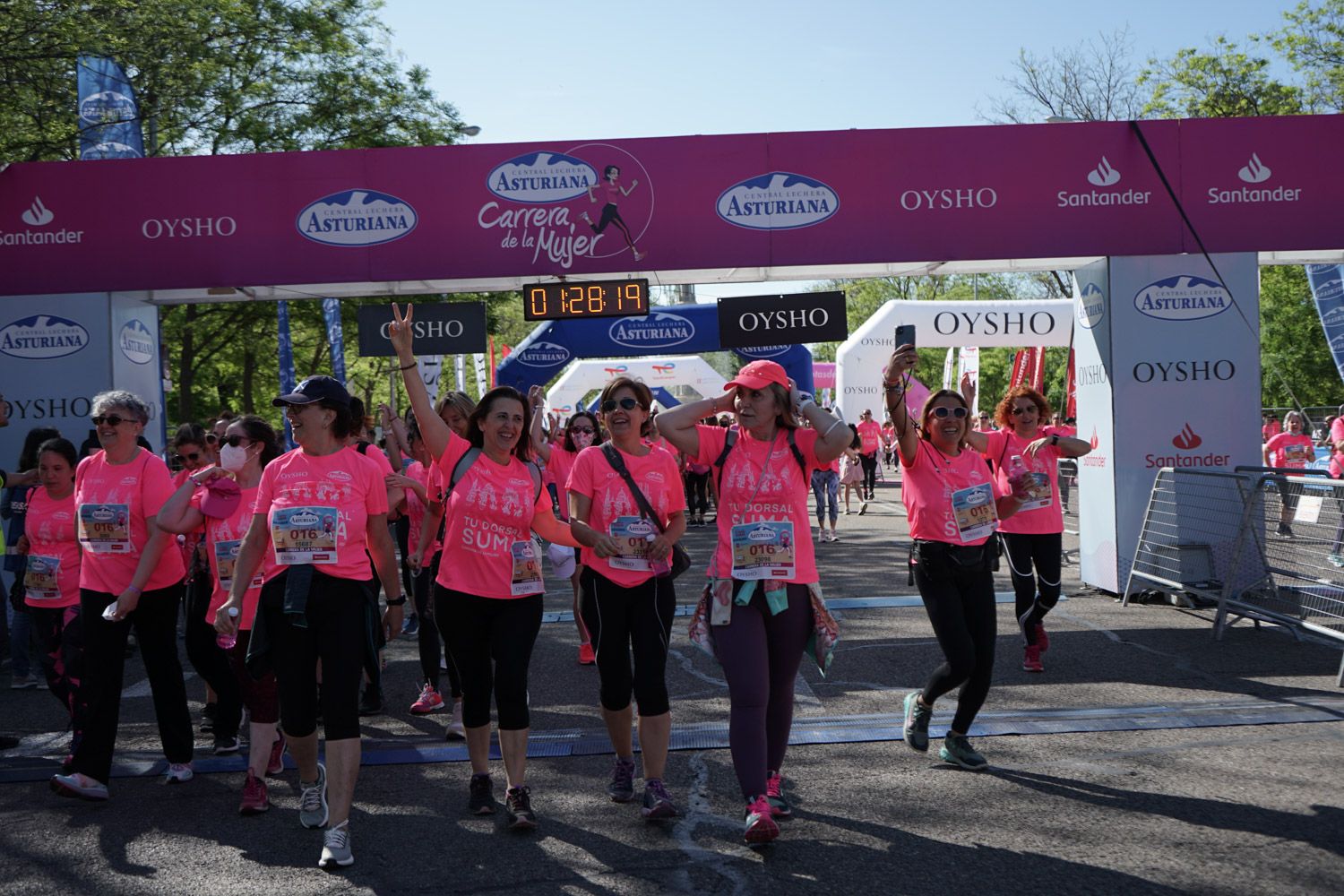 Todas las fotos de meta de la Carrera de la Mujer de Madrid 03802