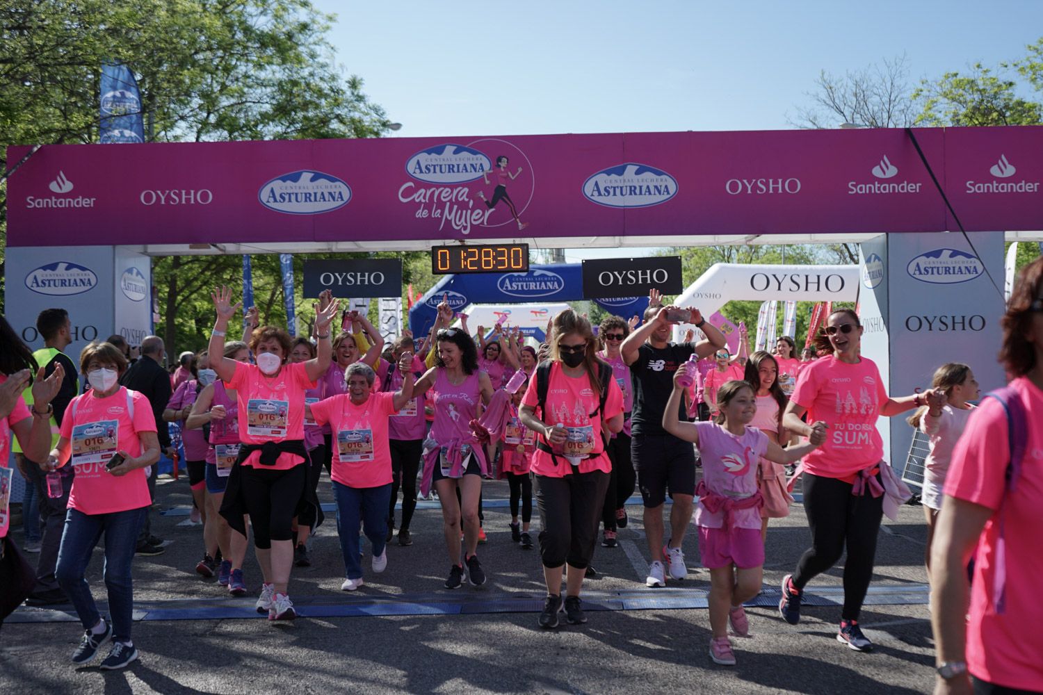 Todas las fotos de meta de la Carrera de la Mujer de Madrid 03804