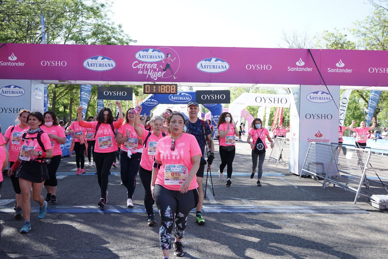 Todas las fotos de meta de la Carrera de la Mujer de Madrid 03696