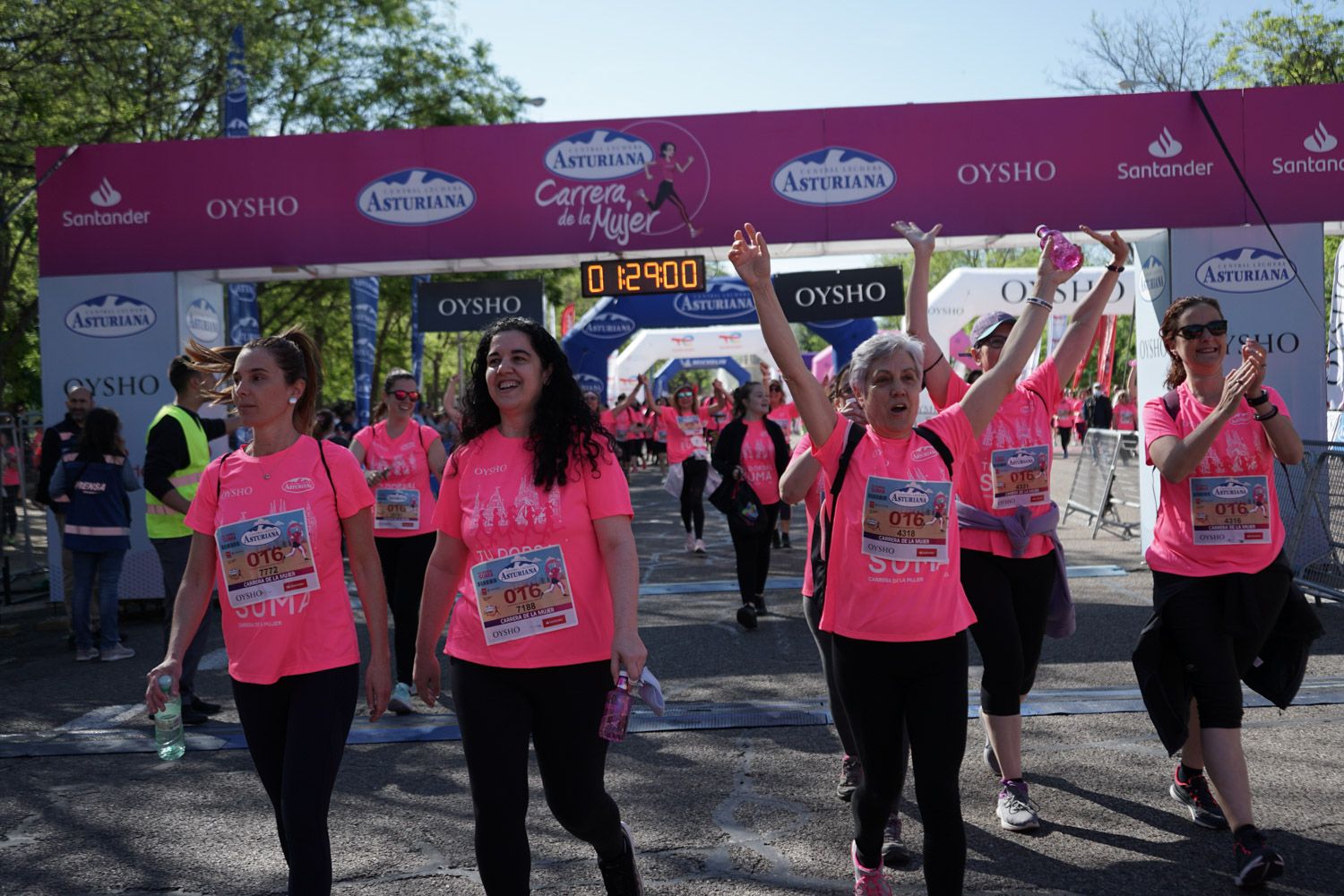 Todas las fotos de meta de la Carrera de la Mujer de Madrid 03807