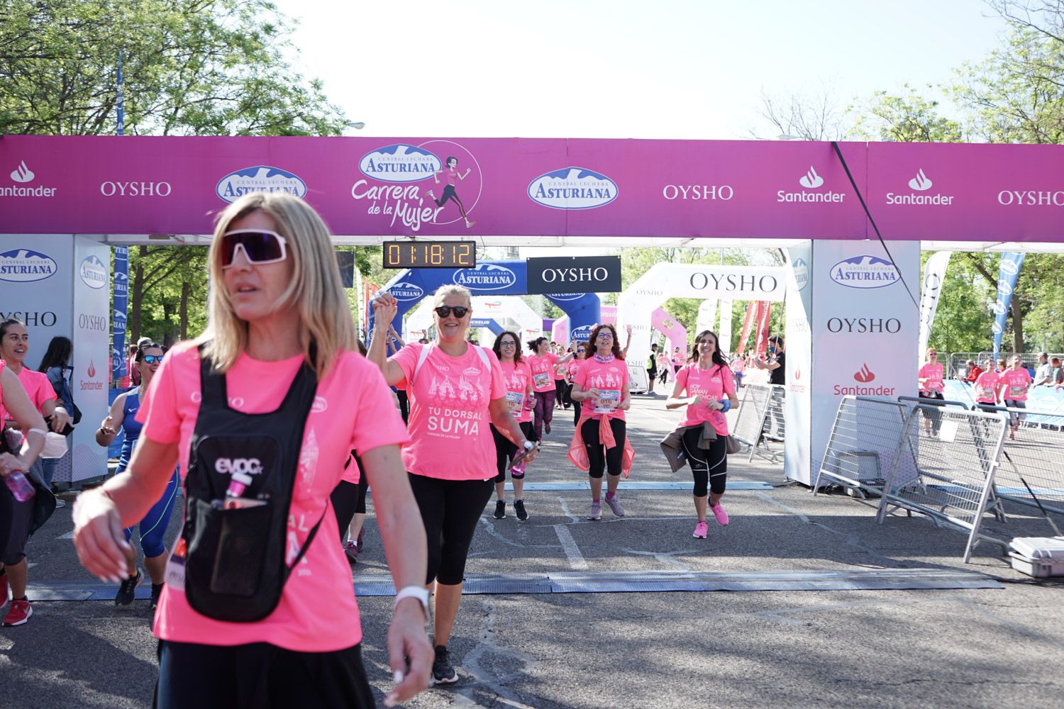 Todas las fotos de meta de la Carrera de la Mujer de Madrid 03698