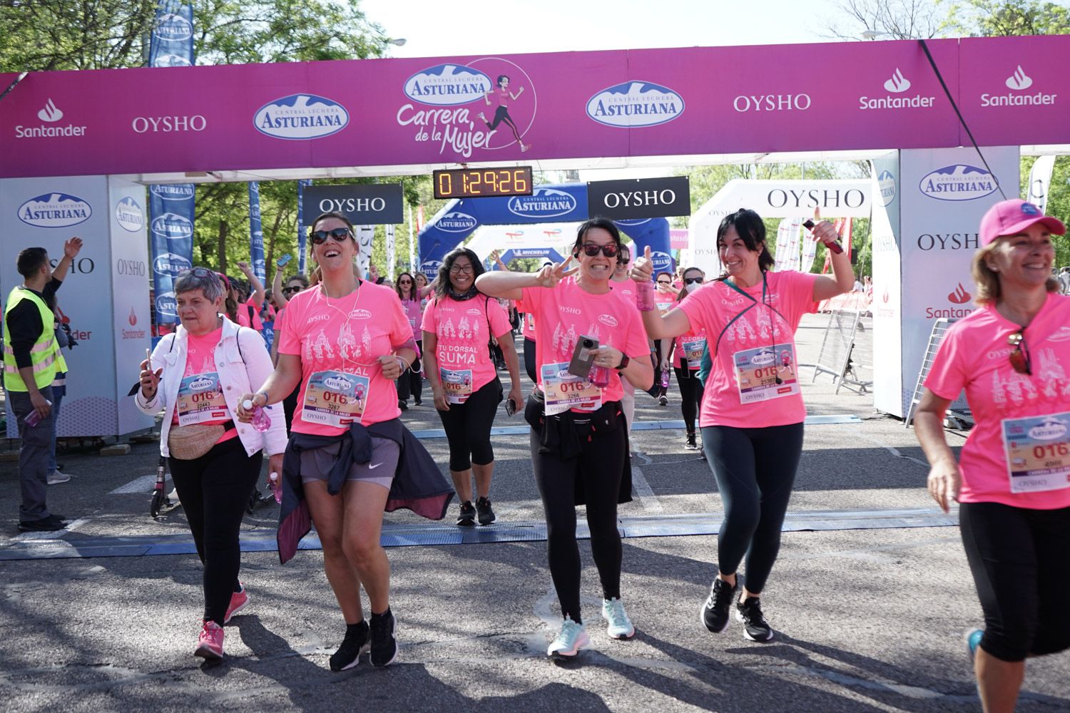 Todas las fotos de meta de la Carrera de la Mujer de Madrid 03811