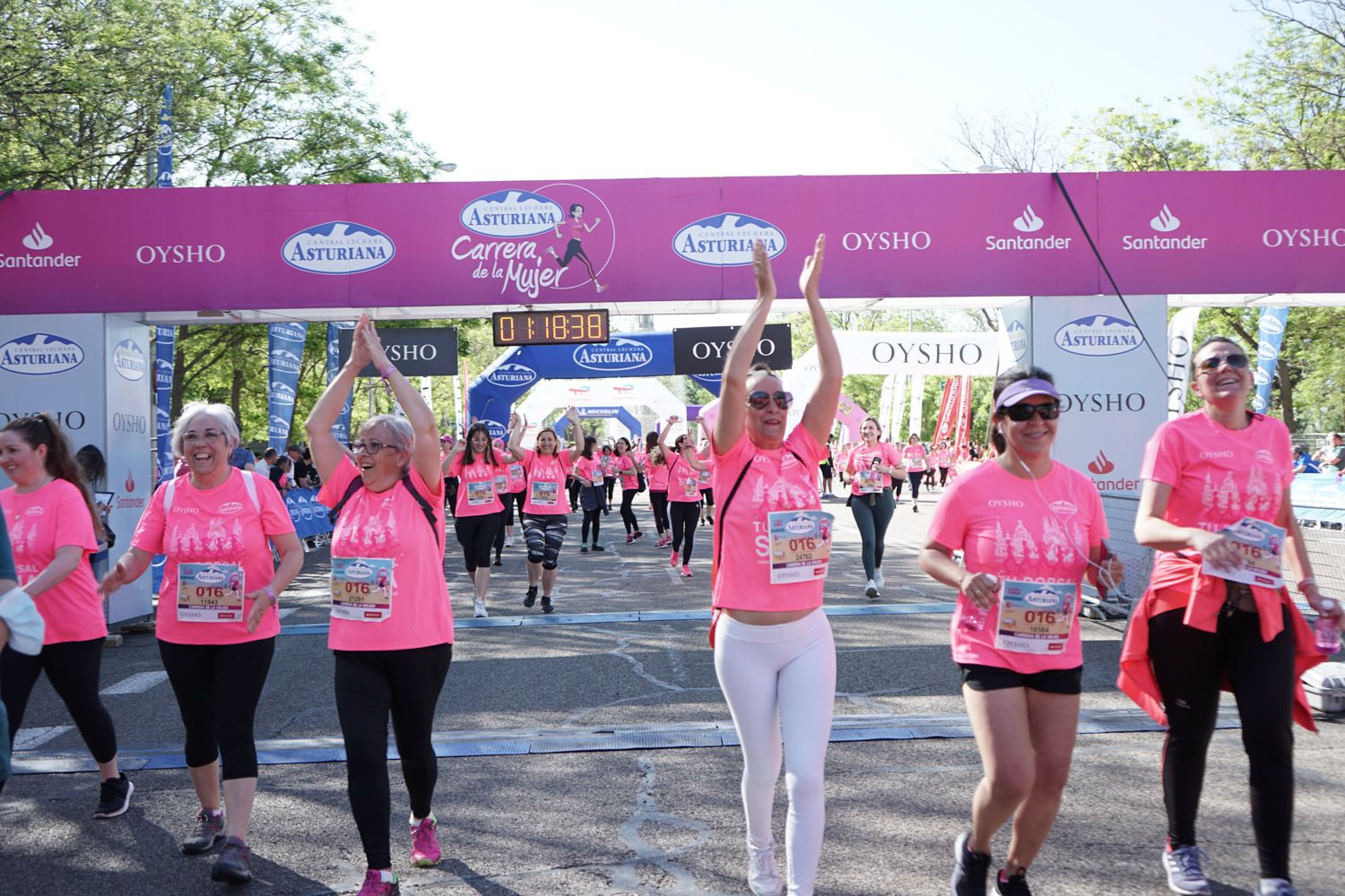 Todas las fotos de meta de la Carrera de la Mujer de Madrid 03703