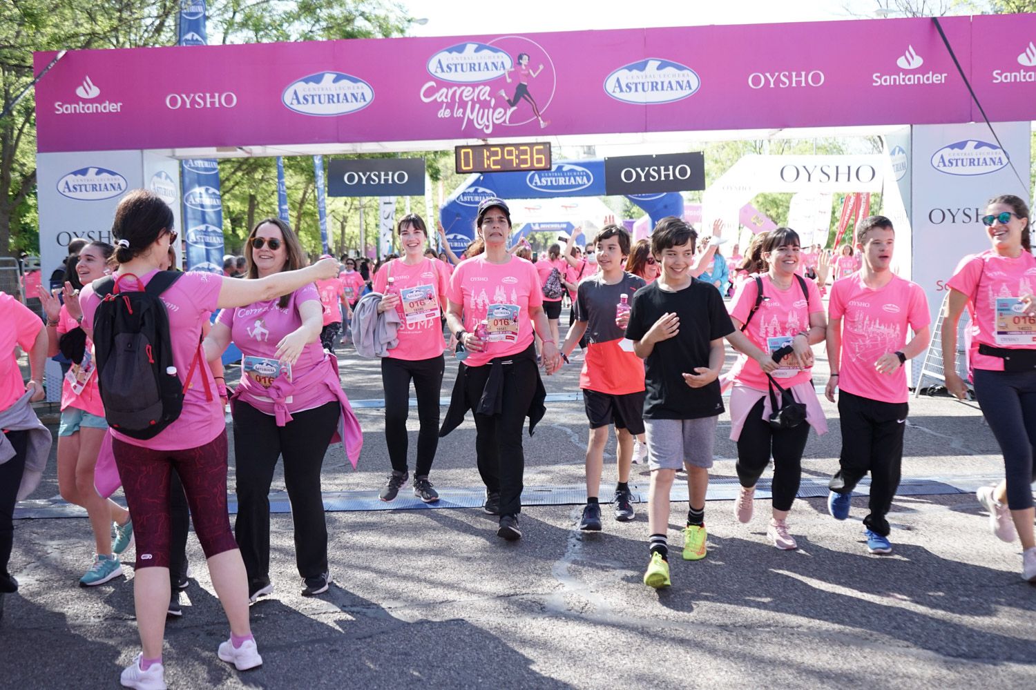Todas las fotos de meta de la Carrera de la Mujer de Madrid 03813