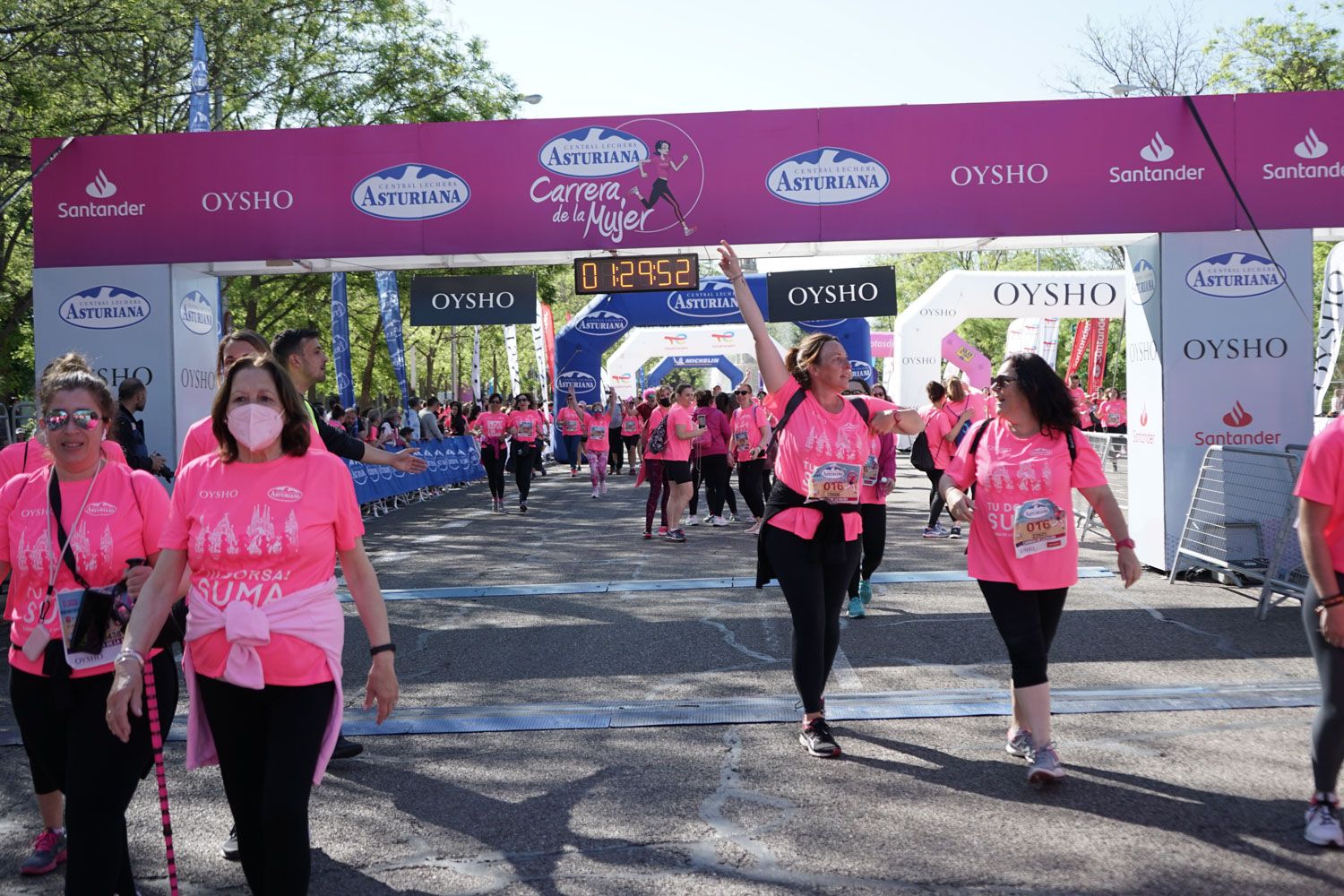 Todas las fotos de meta de la Carrera de la Mujer de Madrid 03814