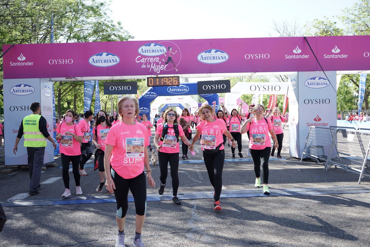 Todas las fotos de meta de la Carrera de la Mujer de Madrid 03709