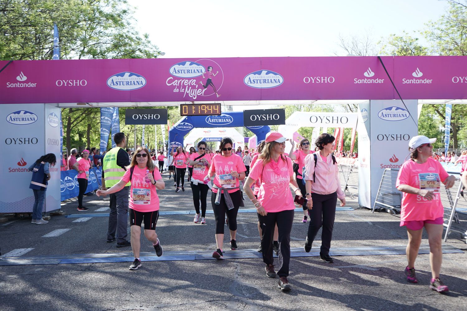 Todas las fotos de meta de la Carrera de la Mujer de Madrid 03711