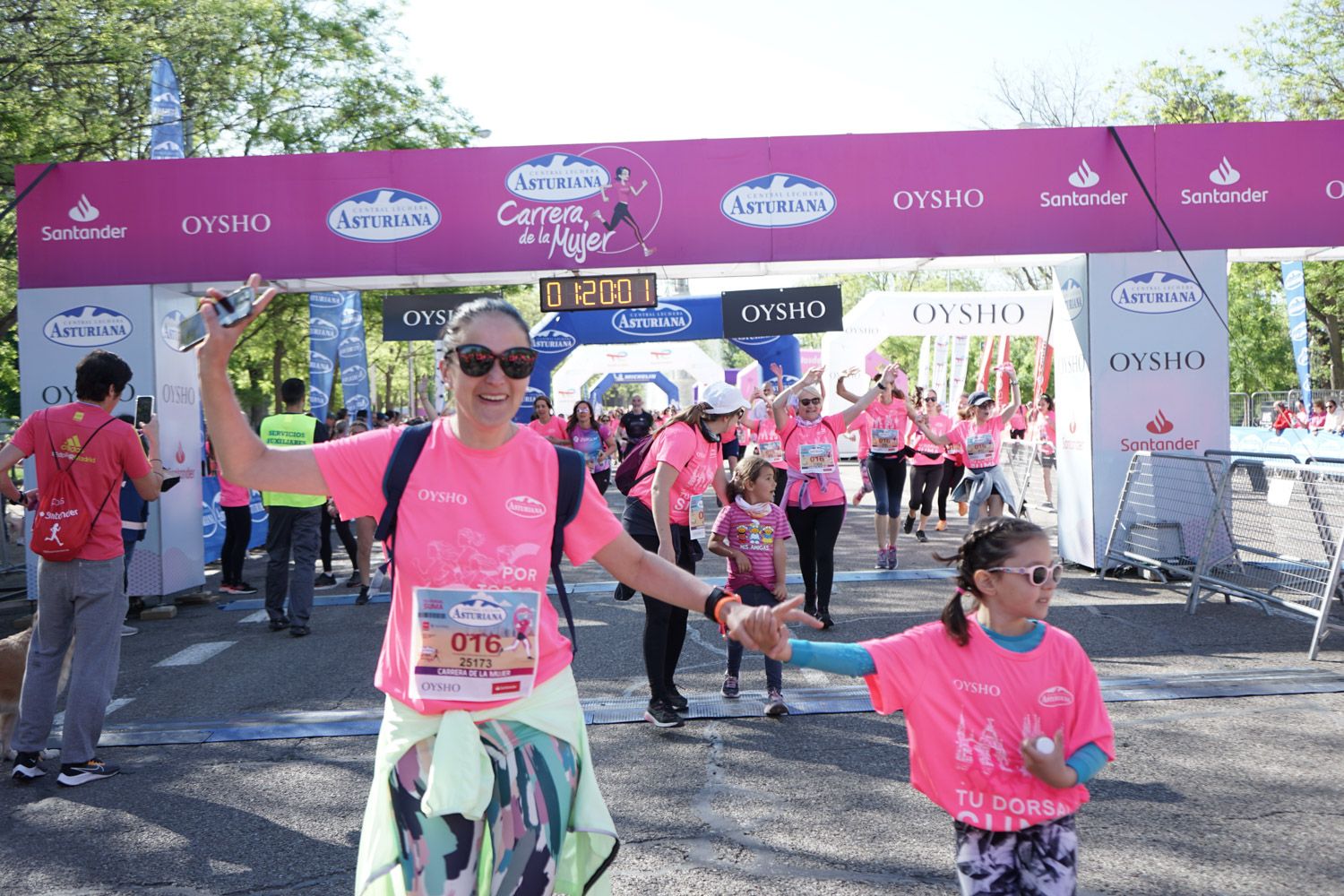 Todas las fotos de meta de la Carrera de la Mujer de Madrid 03715
