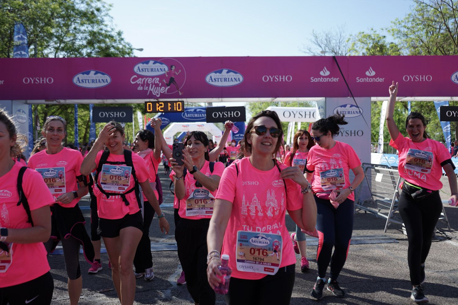 Todas las fotos de meta de la Carrera de la Mujer de Madrid 03723