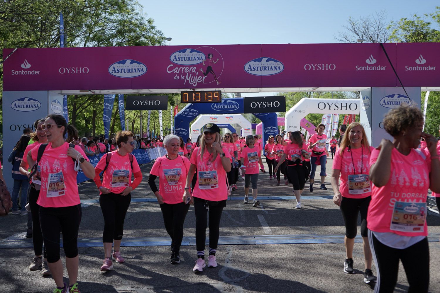 Todas las fotos de meta de la Carrera de la Mujer de Madrid 03835