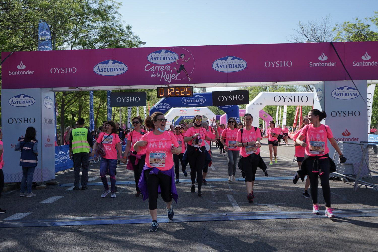 Todas las fotos de meta de la Carrera de la Mujer de Madrid 03730