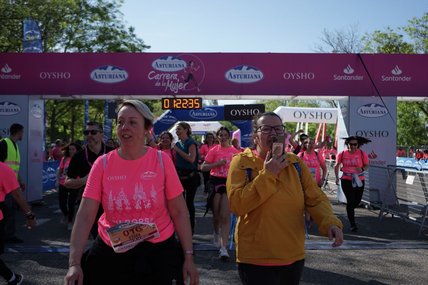 Todas las fotos de meta de la Carrera de la Mujer de Madrid 03733