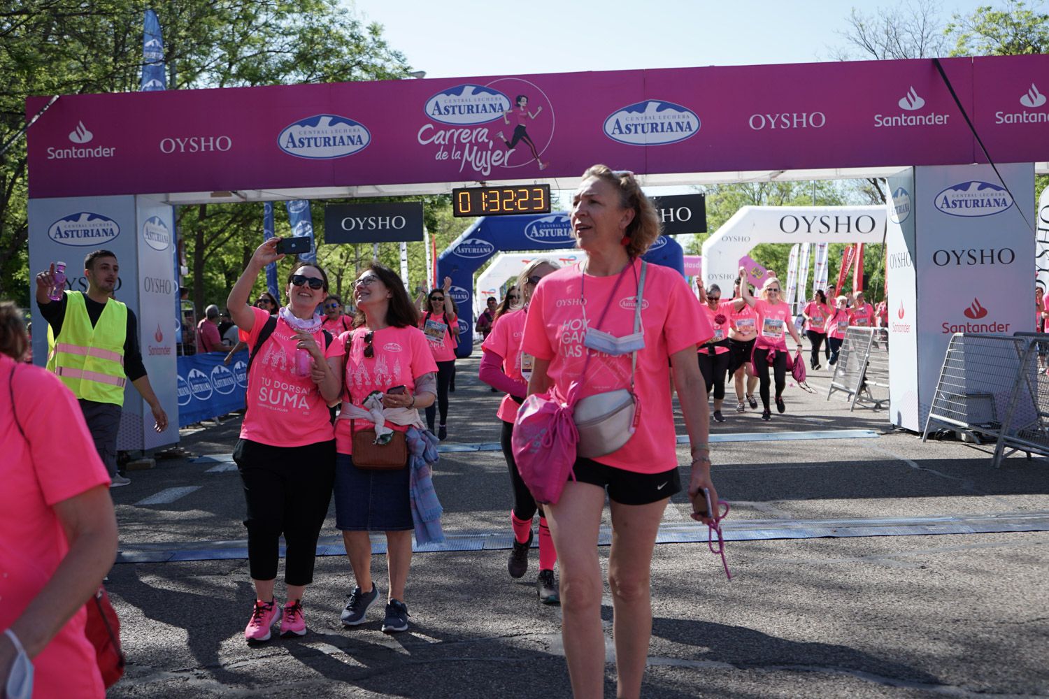 Todas las fotos de meta de la Carrera de la Mujer de Madrid 03843
