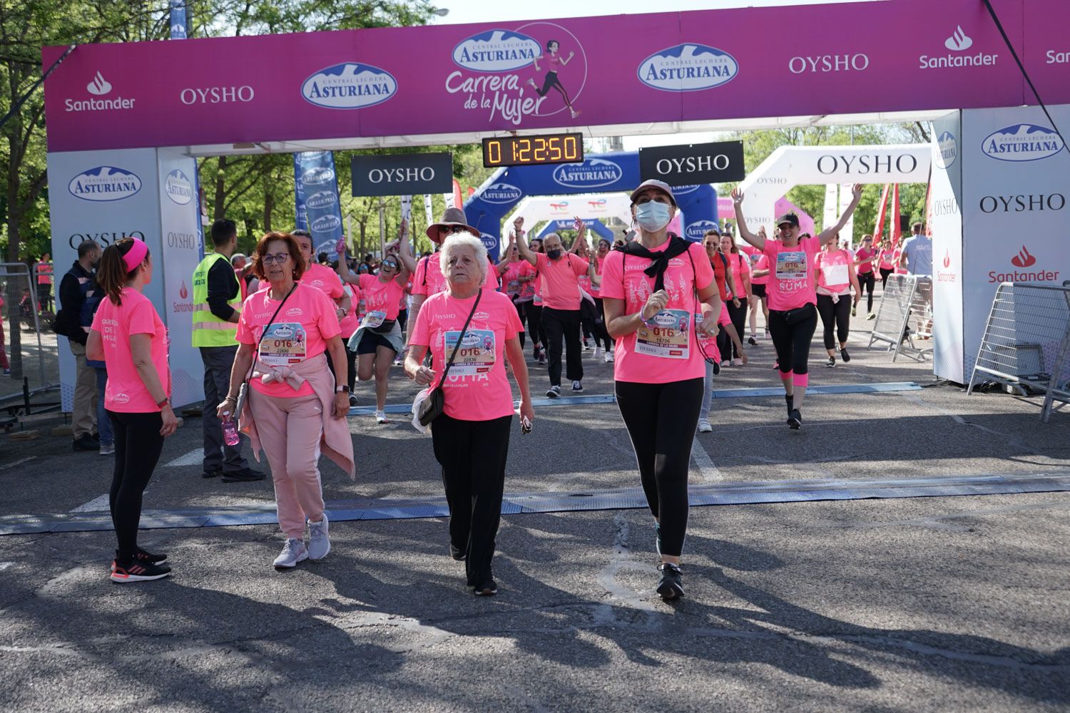 Todas las fotos de meta de la Carrera de la Mujer de Madrid 03737