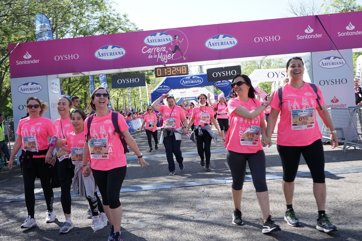 Todas las fotos de meta de la Carrera de la Mujer de Madrid 03846
