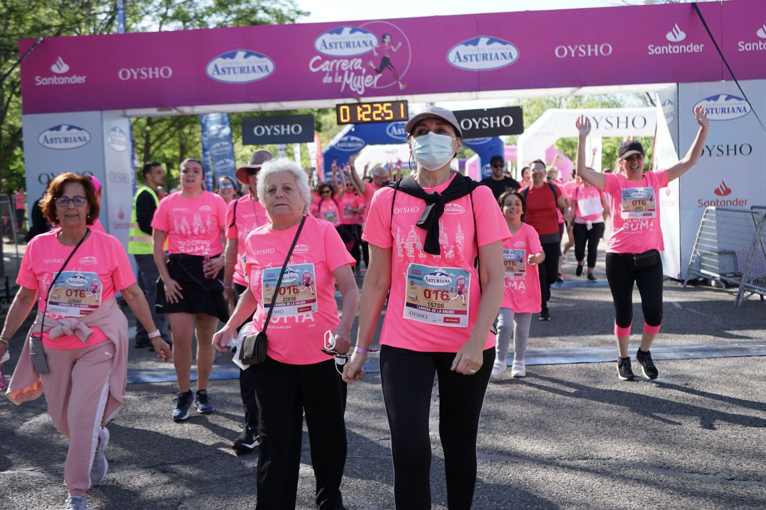 Todas las fotos de meta de la Carrera de la Mujer de Madrid 03738