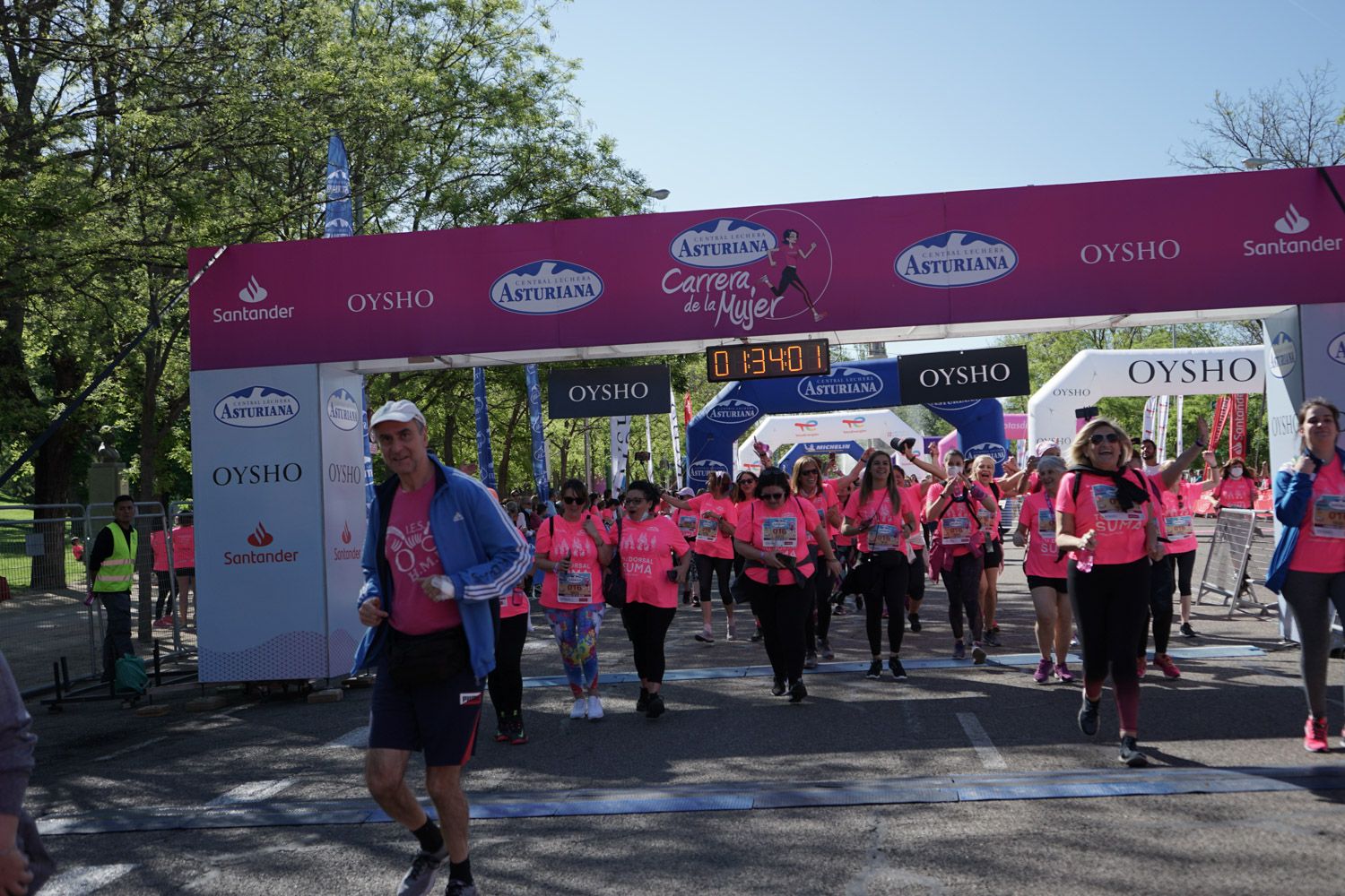 Todas las fotos de meta de la Carrera de la Mujer de Madrid 03850