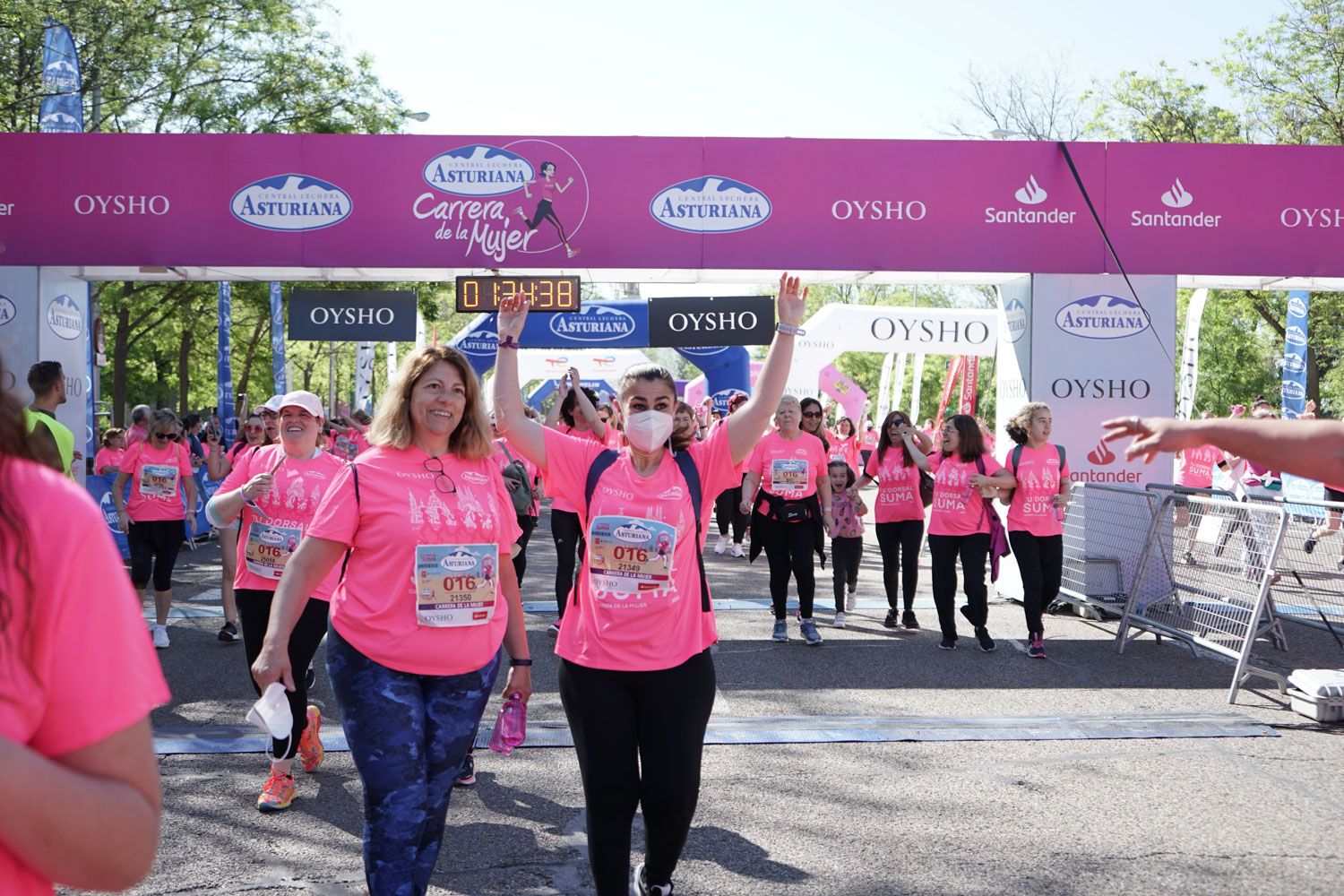 Todas las fotos de meta de la Carrera de la Mujer de Madrid 03853