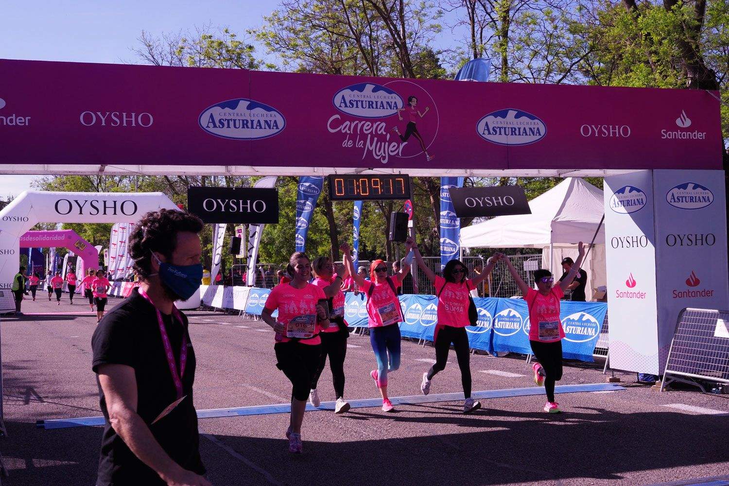 Todas las fotos de meta de la Carrera de la Mujer de Madrid 5081576