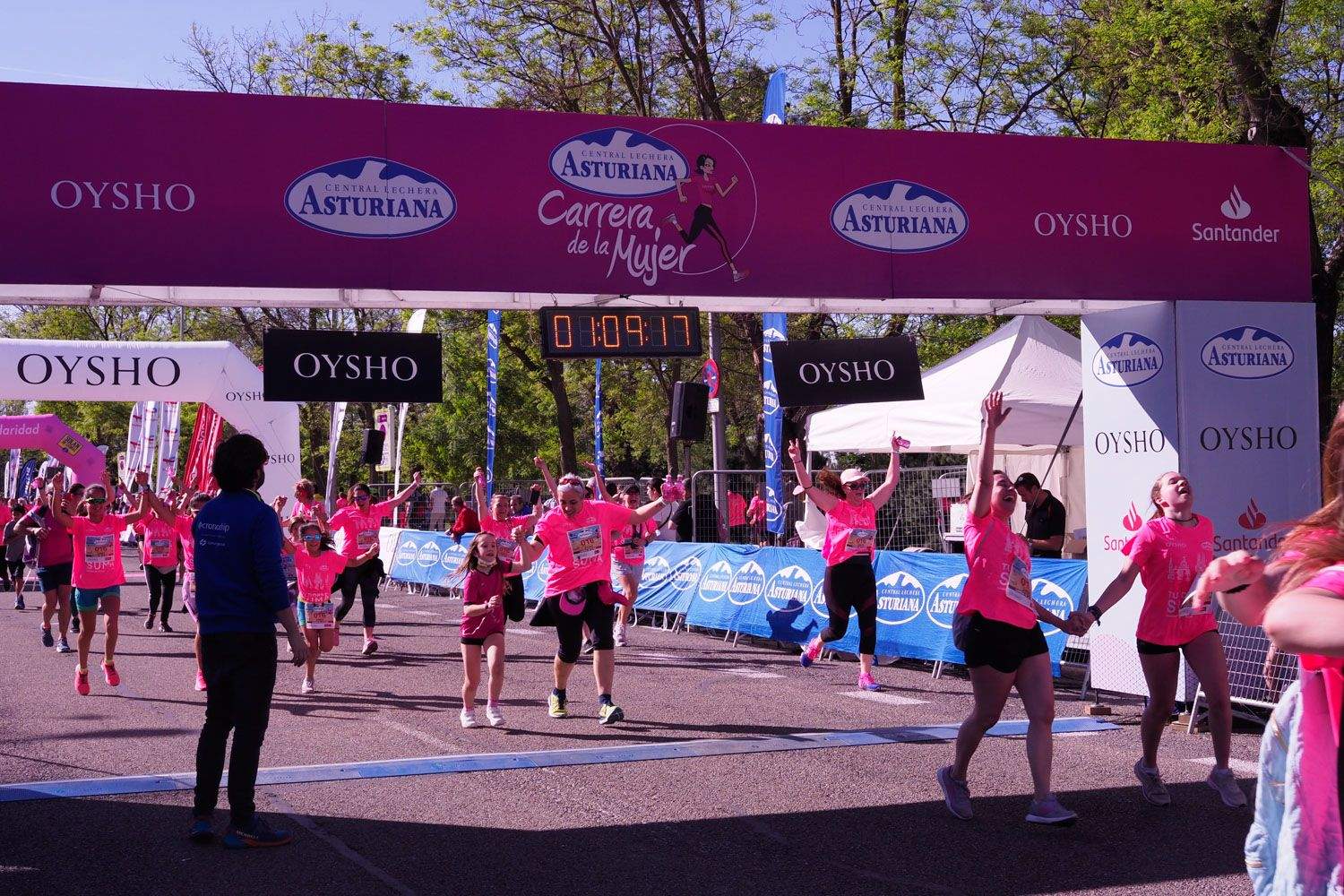 Todas las fotos de meta de la Carrera de la Mujer de Madrid 5081618