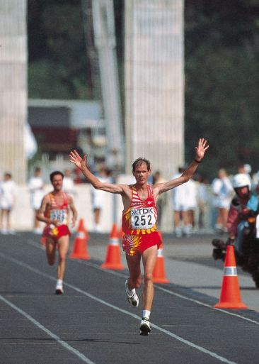 Abel Antón y Martín Fiz llegando primero y segundo en el maratón del Mundial de Atenas 1997 Abel Antón y Martín Fiz llegando primero y segundo en el maratón del Mundial de Atenas 1997