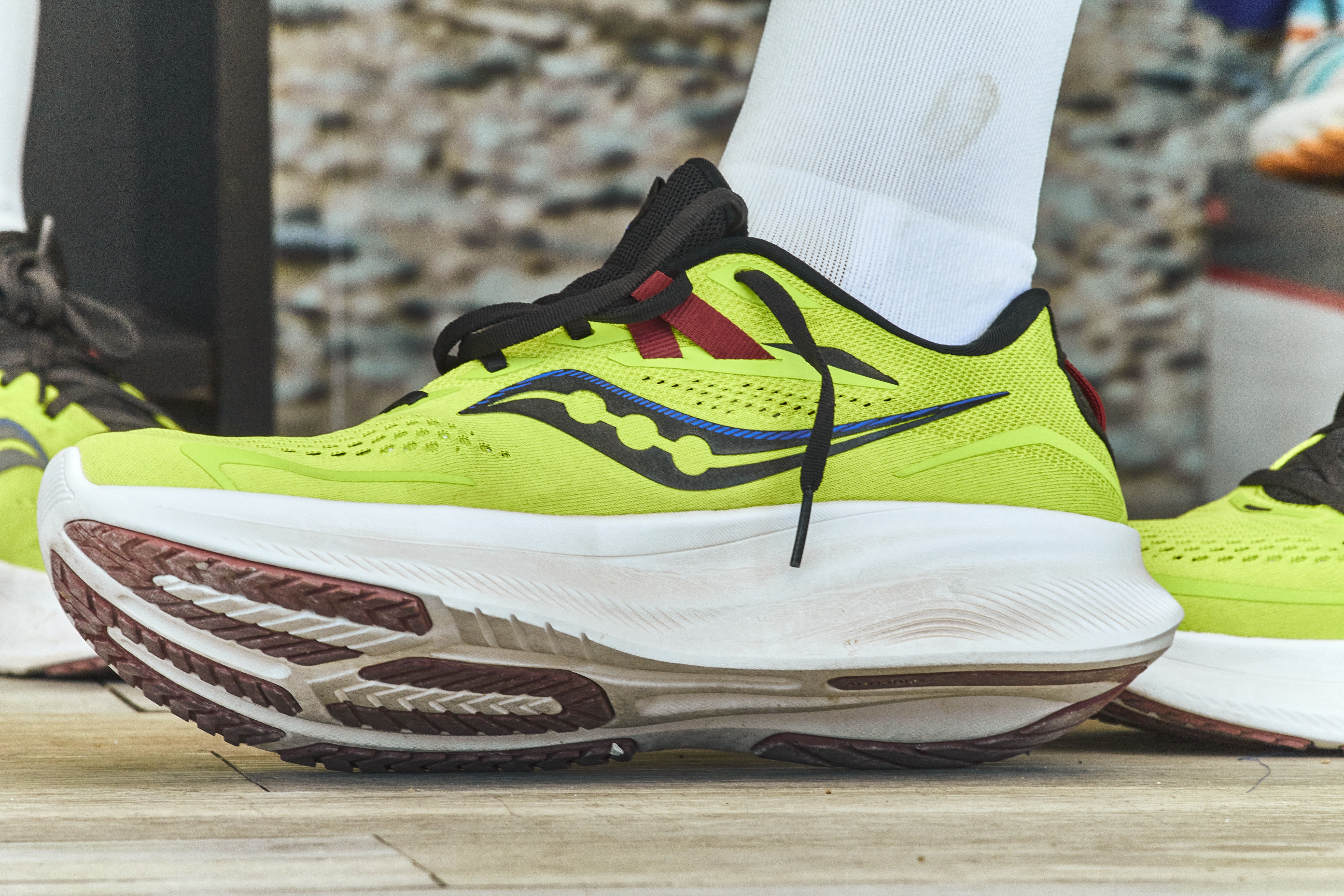EVENTO SAUCONY MAN╠âANA 207