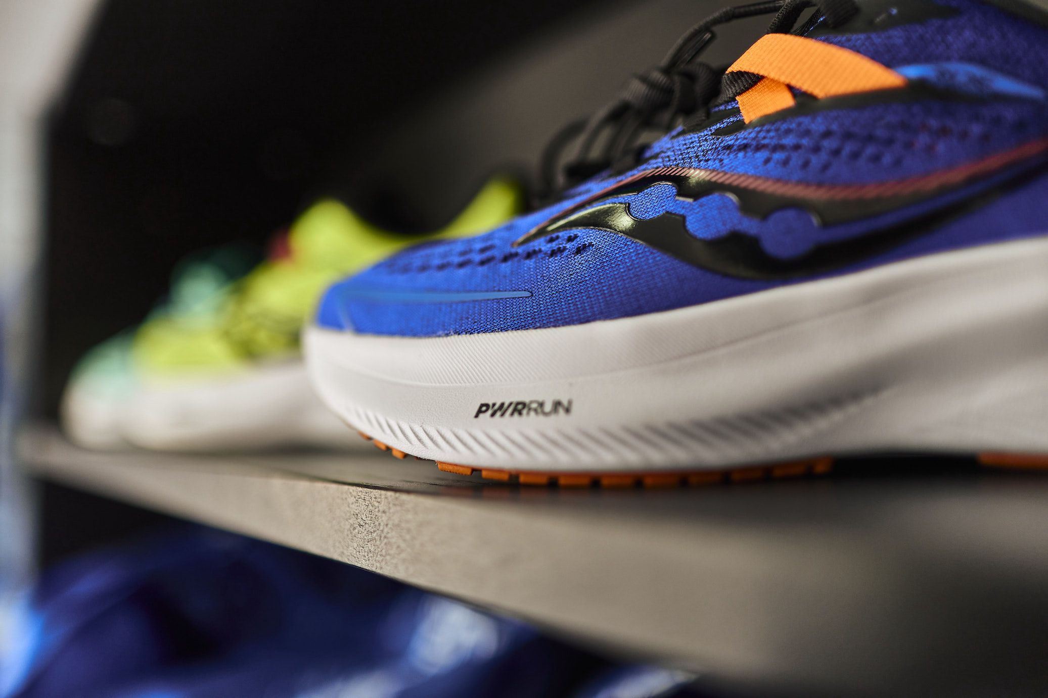 EVENTO SAUCONY MAN╠âANA 13